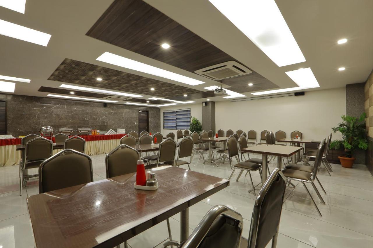 Hotel Unity Ahmedabad Exteriör bild