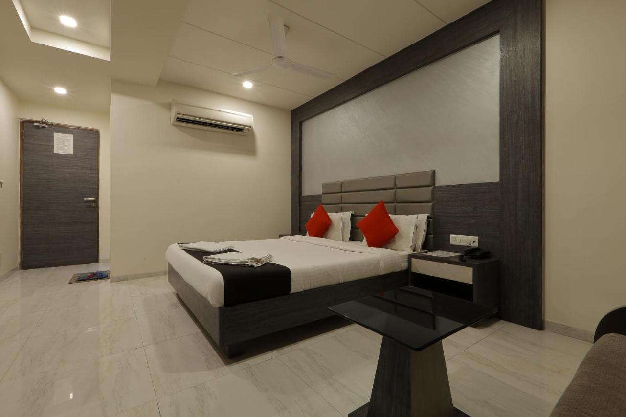 Hotel Unity Ahmedabad Exteriör bild