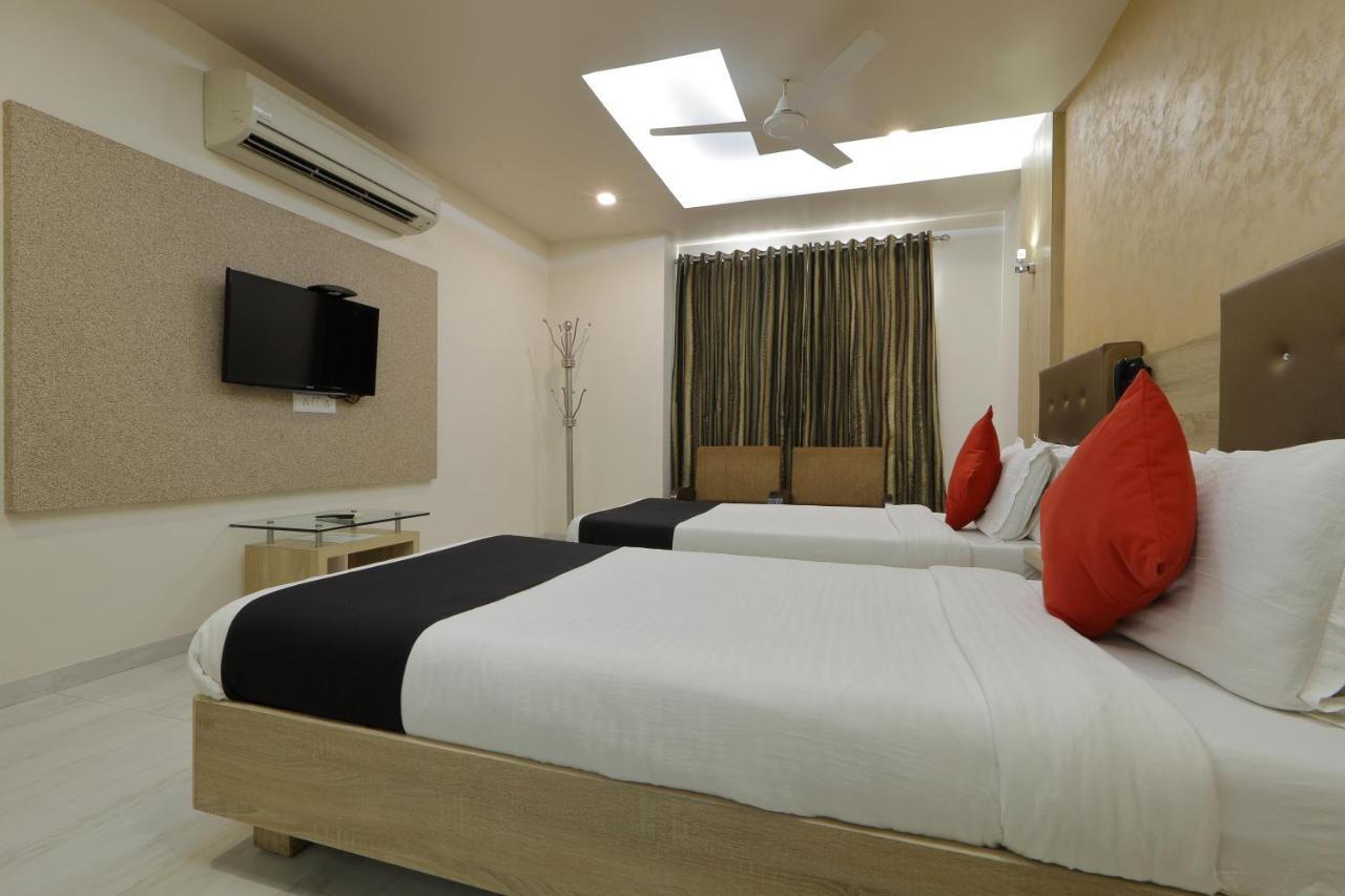 Hotel Unity Ahmedabad Exteriör bild