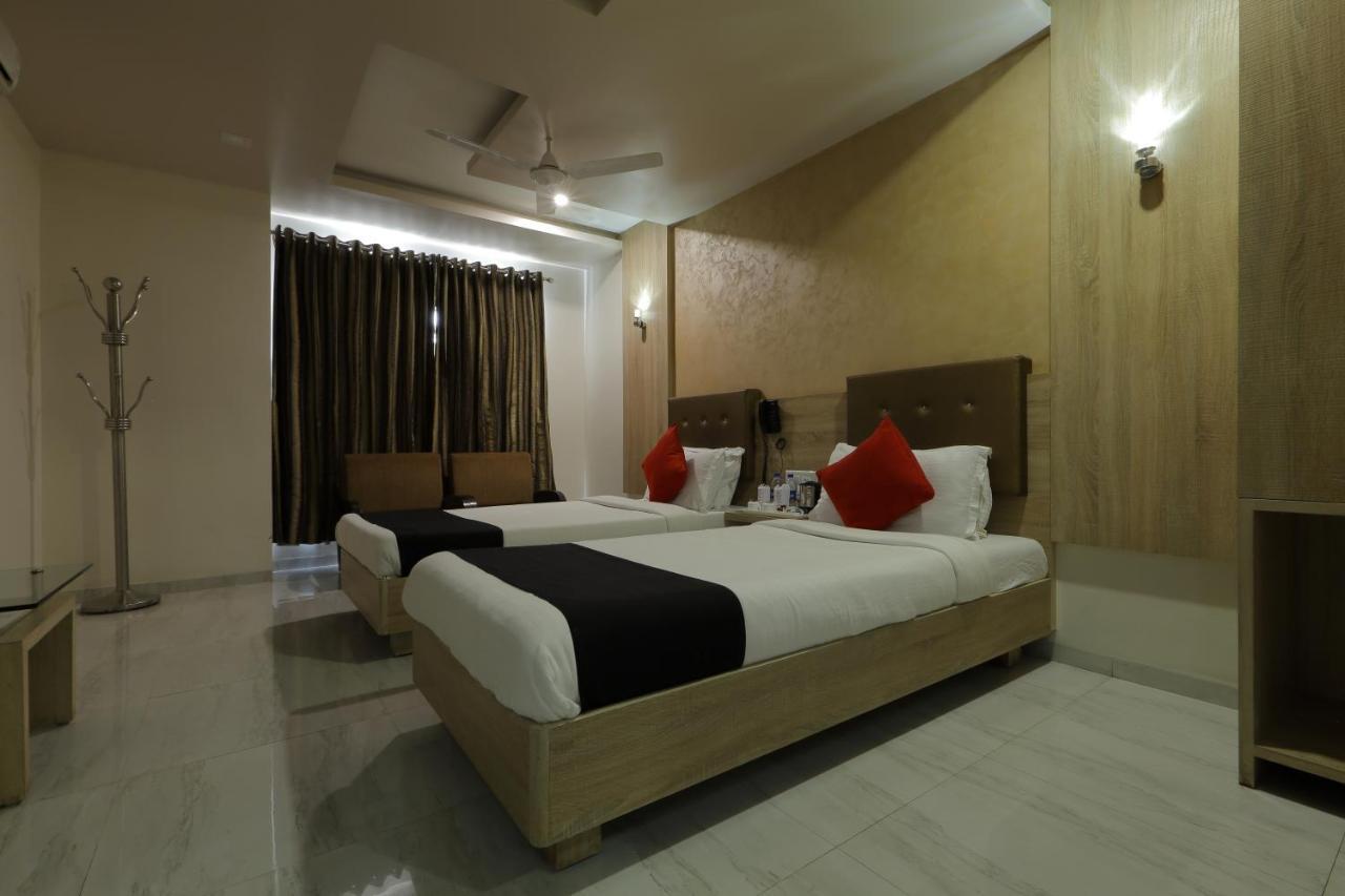 Hotel Unity Ahmedabad Exteriör bild