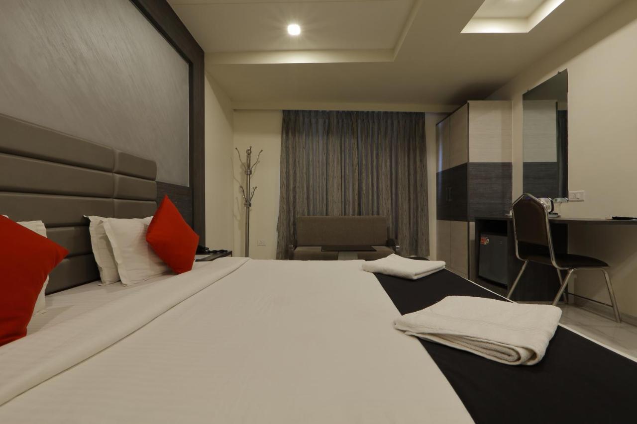 Hotel Unity Ahmedabad Exteriör bild
