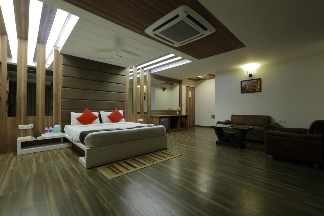 Hotel Unity Ahmedabad Exteriör bild
