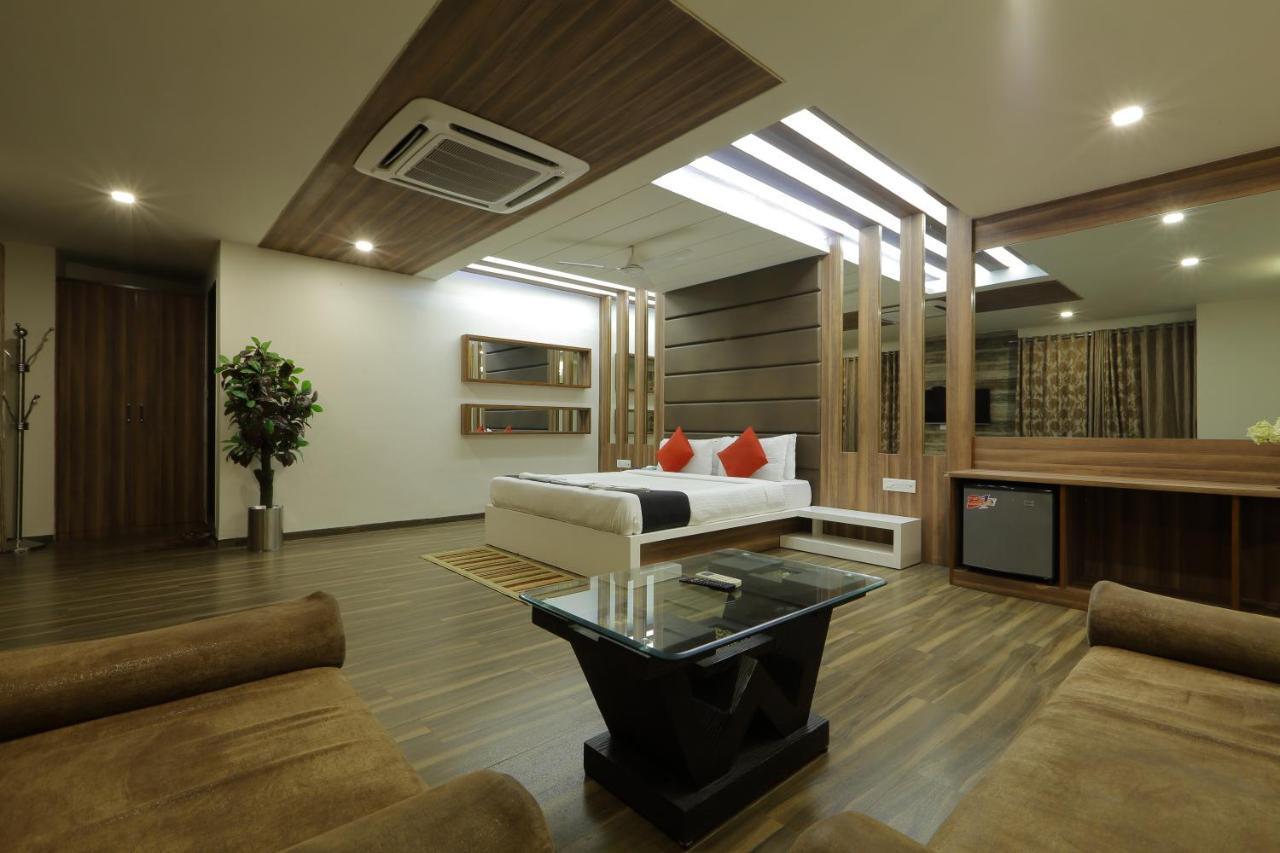 Hotel Unity Ahmedabad Exteriör bild