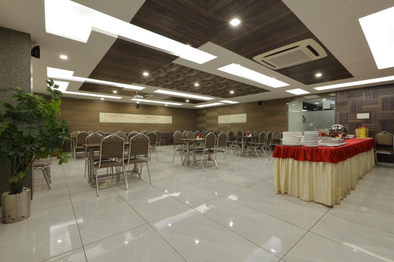 Hotel Unity Ahmedabad Exteriör bild