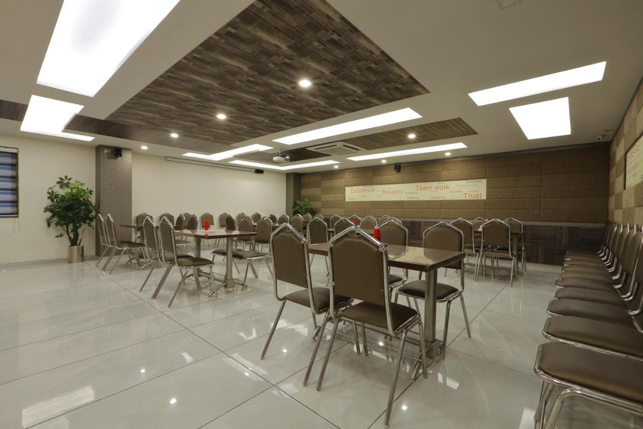 Hotel Unity Ahmedabad Exteriör bild
