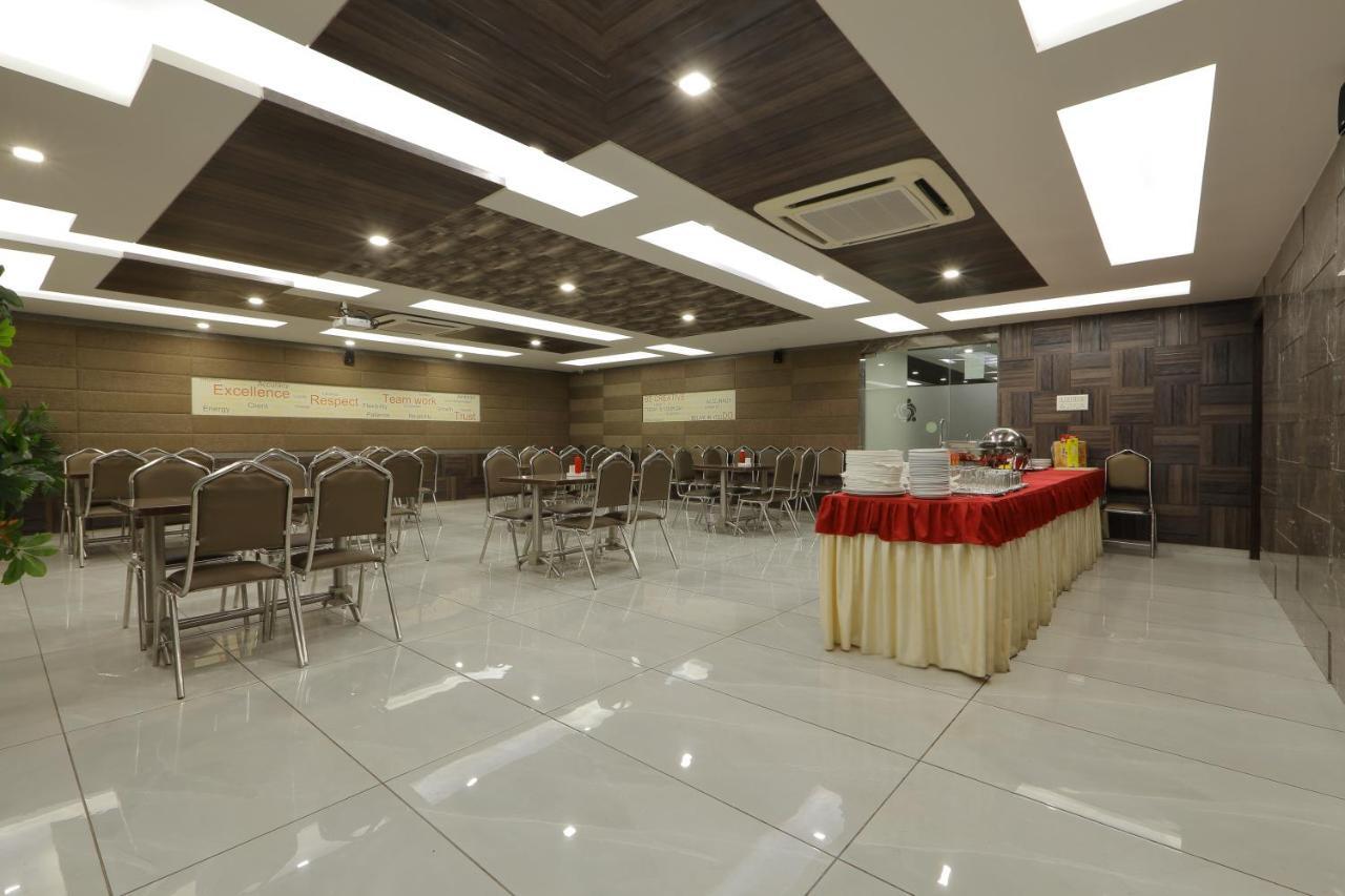 Hotel Unity Ahmedabad Exteriör bild