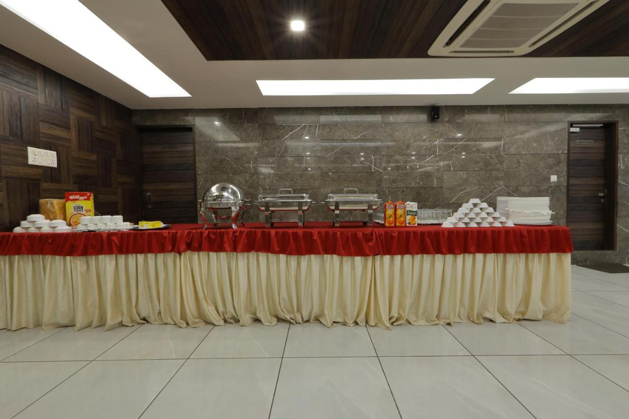Hotel Unity Ahmedabad Exteriör bild